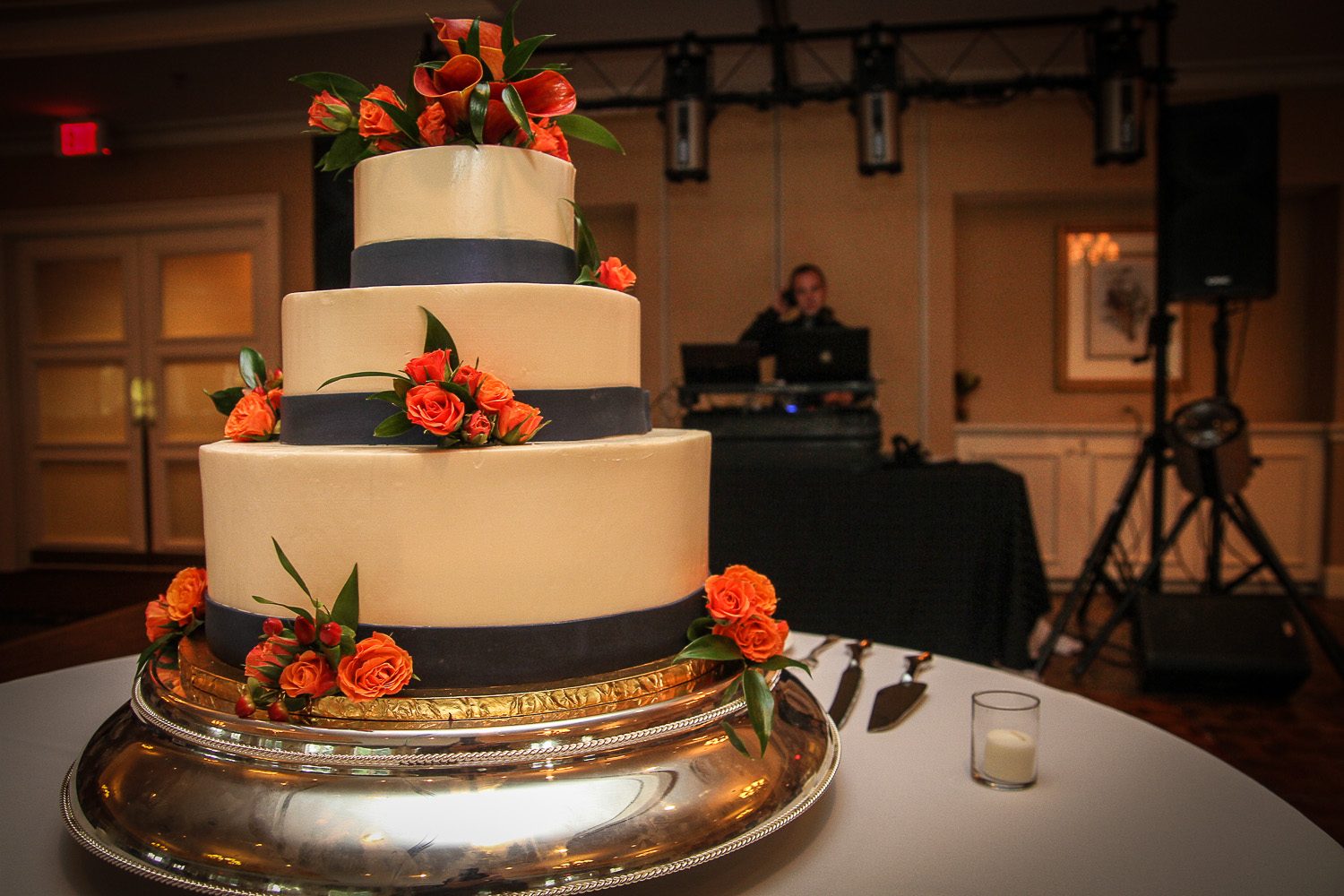 Cake table with uplighting